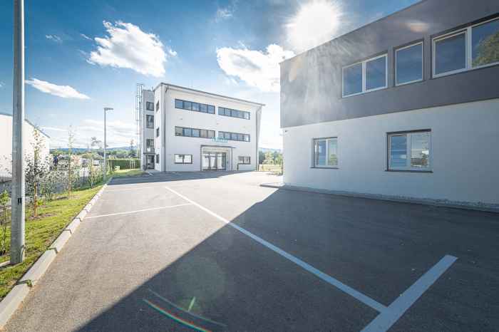 fiduzia_gebaeude_ferne_w700_h0_q40_jpg